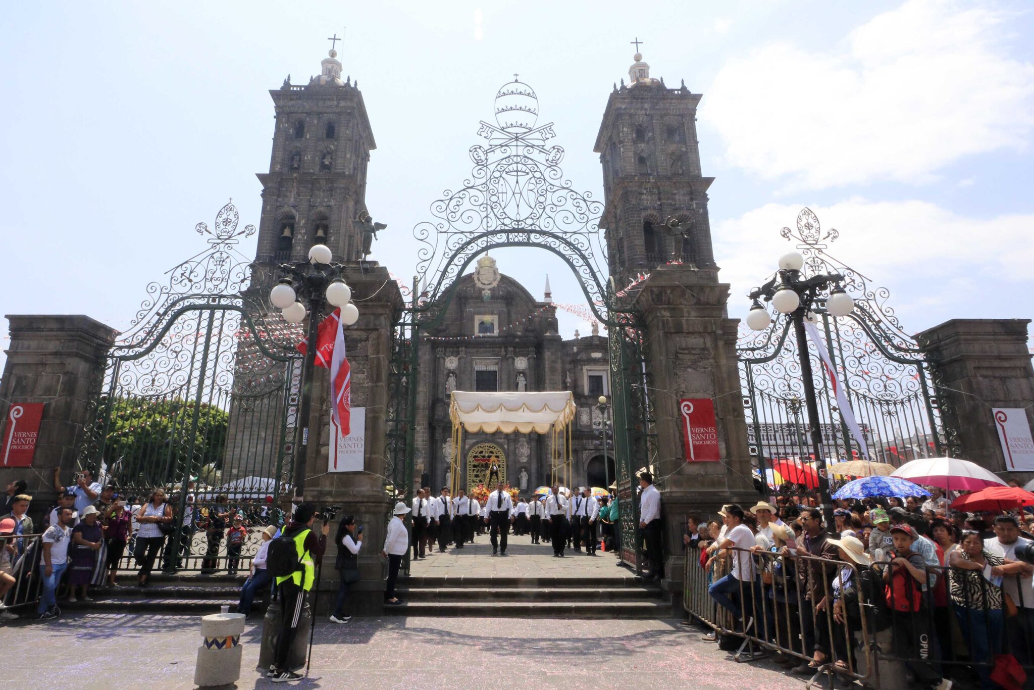 Siete Im Genes Participar N En La Procesi N Del Viernes Santo En Puebla