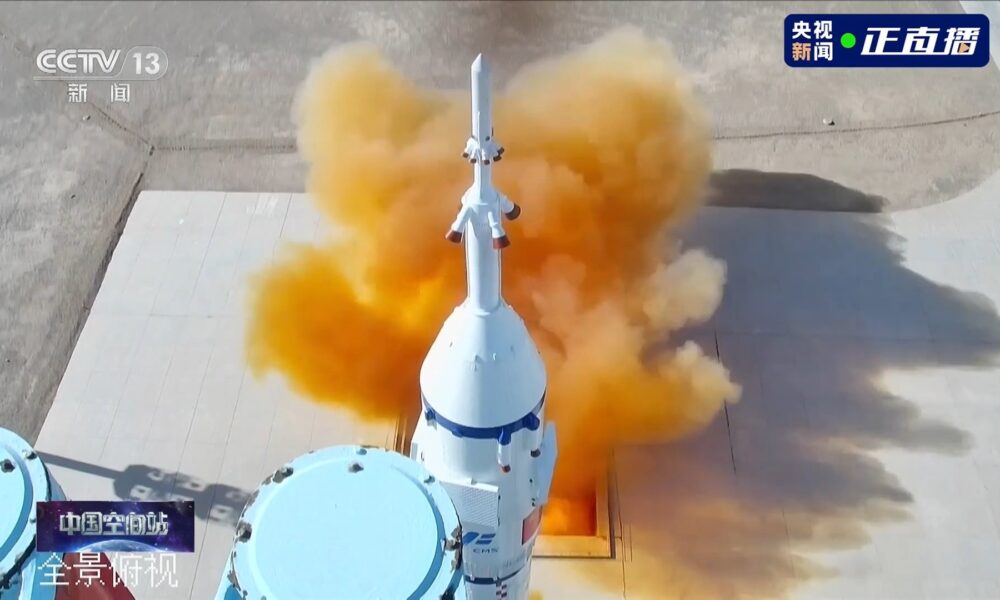 China lanza a su estación espacial la misión tripulada Shenzhou17
