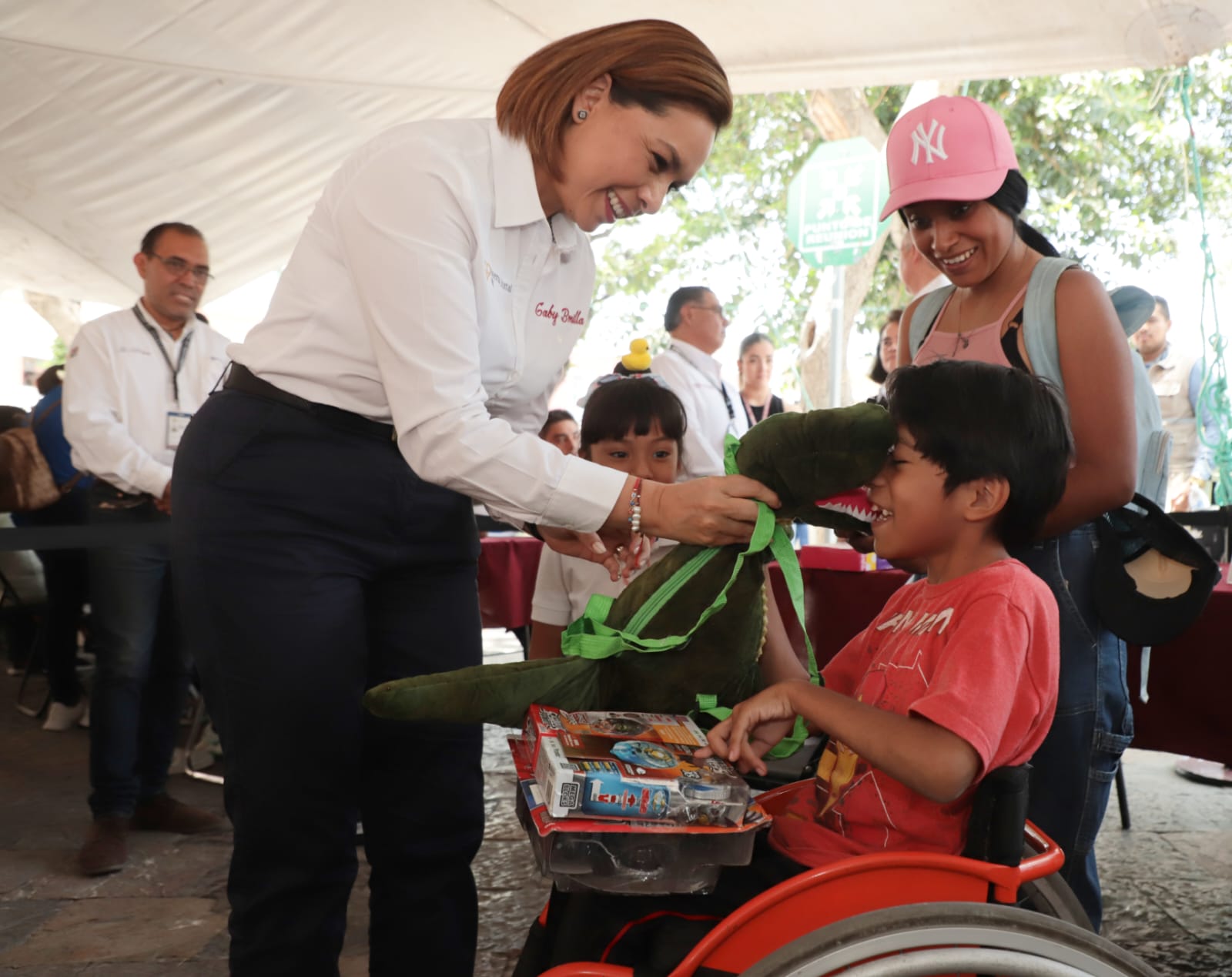 Supervisa presidenta del SEDIF, entrega de apoyos
