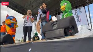 Pepe Perico, la mascota de Acuario Michín y los locutores de "Pasión FM", ampliaron la experiencia de correr 