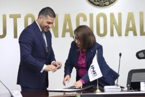 Recibió la Constancia como Senador Electo por la primera fórmula, de manos de la Consejera Presidenta de la Junta Local Ejecutiva del INE en la CDMX, María Luisa Flores Huerta