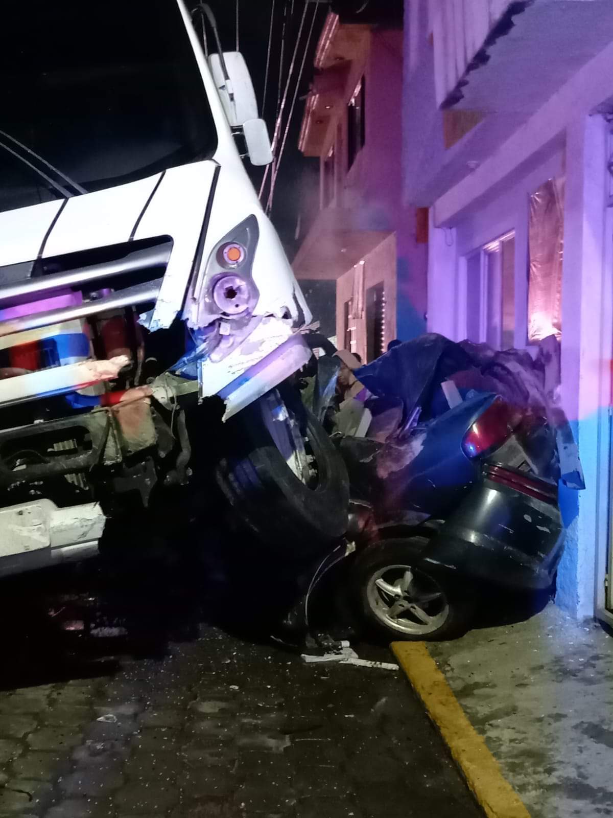 Autobús de color blanco y sin número económico, causó tragedia