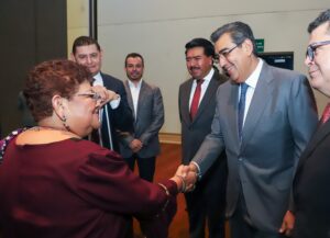 Ernestina Godoy, presente en el Diálogo en Puebla