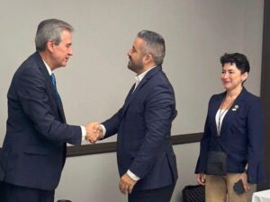 Alcalde Adán Domínguez, recibe acreditación