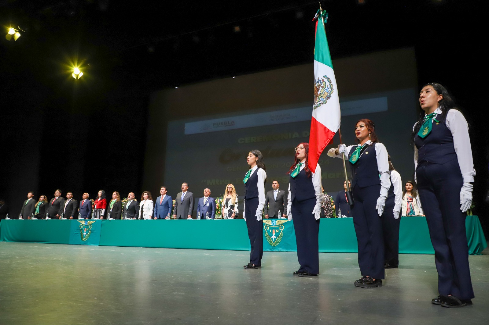 Presidió el Gobernador Sergio Salomón, Graduación del BINE