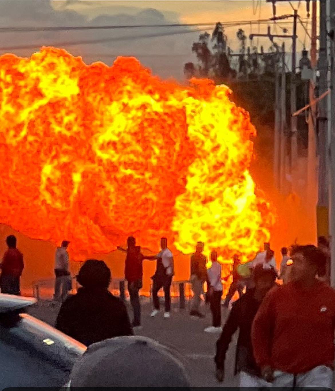 Excelente imagen de la explosión de moto -patrulla