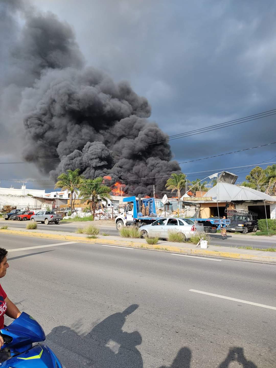 Misma zona donde hace meses ardió "lote de autos"