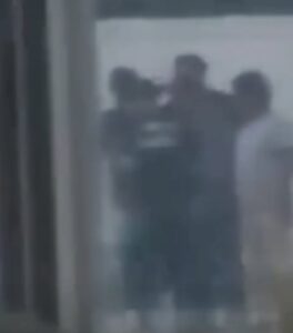 Se desconocen condiciones del policía agredido
