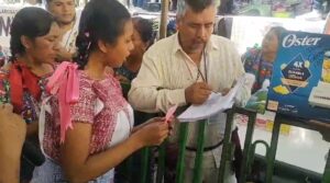 Momentos de la premiación "en especie"