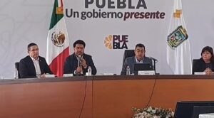 Más cuidado con los niños. pidió el funcionario