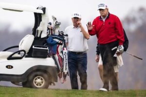 Jugando Golf