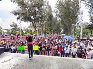 Universitarios escucharon puntos a favor