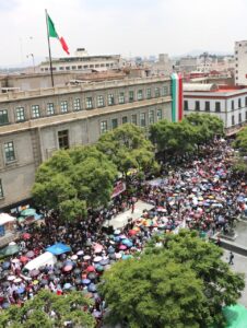 Inmediaciones de la SCJN abarrotadas por jóvenes