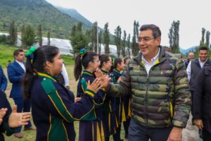 Saludó a escolares