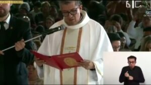 Lectura del Decreto Eclesiástico 