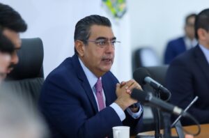Atento a los temas que más preocupan a los poblanos