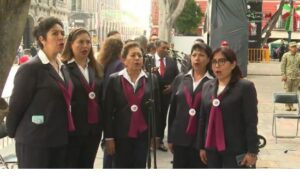 Coro para entonar los Himnos a Puebla y el Nacional