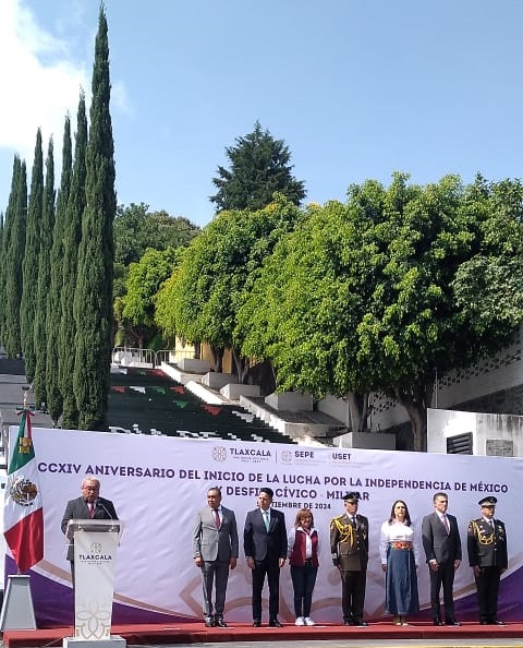 Honores y desfile en Tlaxcala