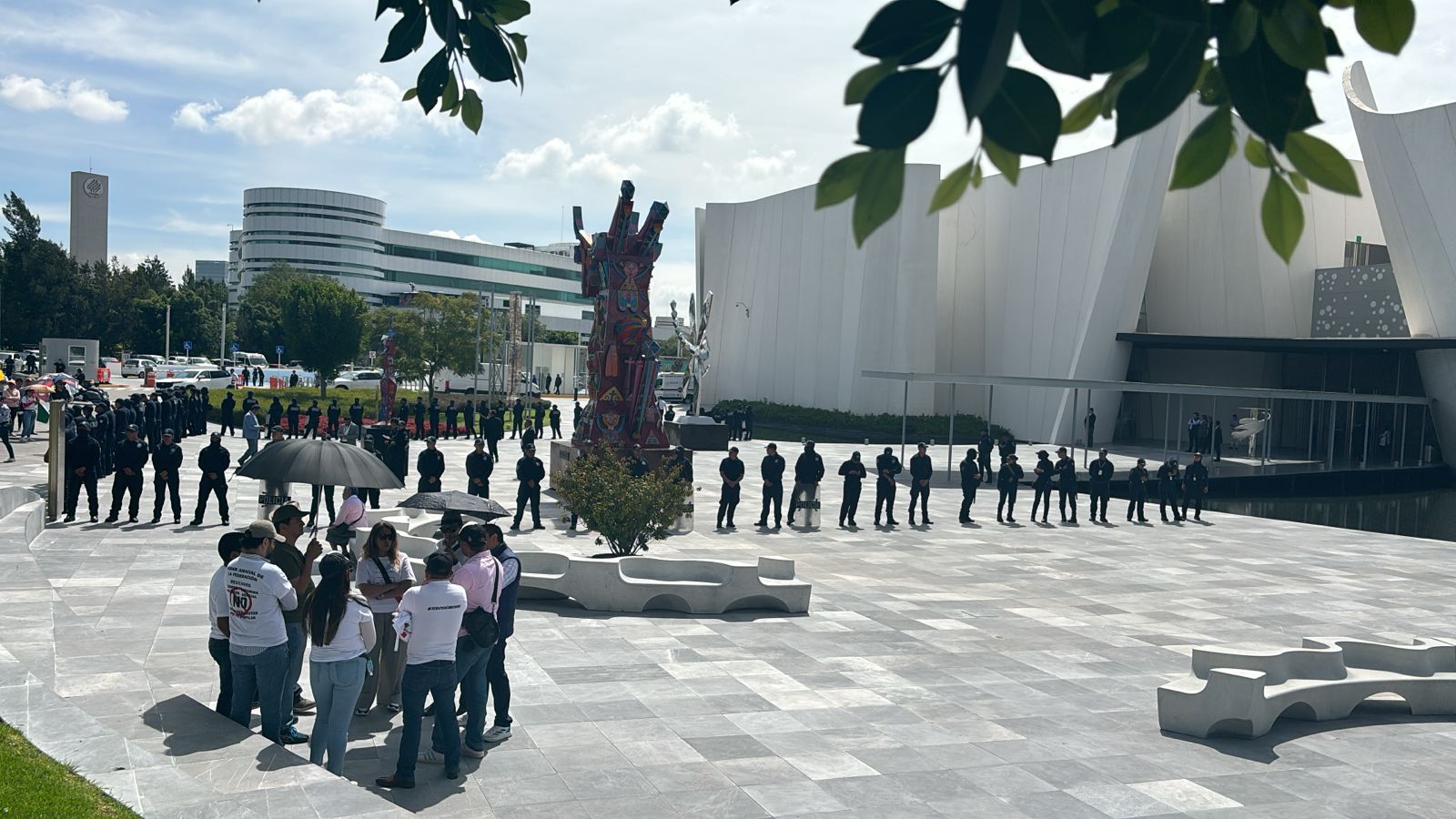 Enterados de la protesta, los cuerpos policíacos montaron operativo