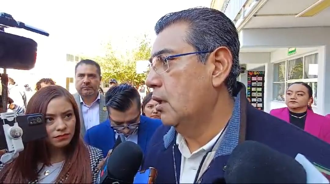 Gobernador en entrevista