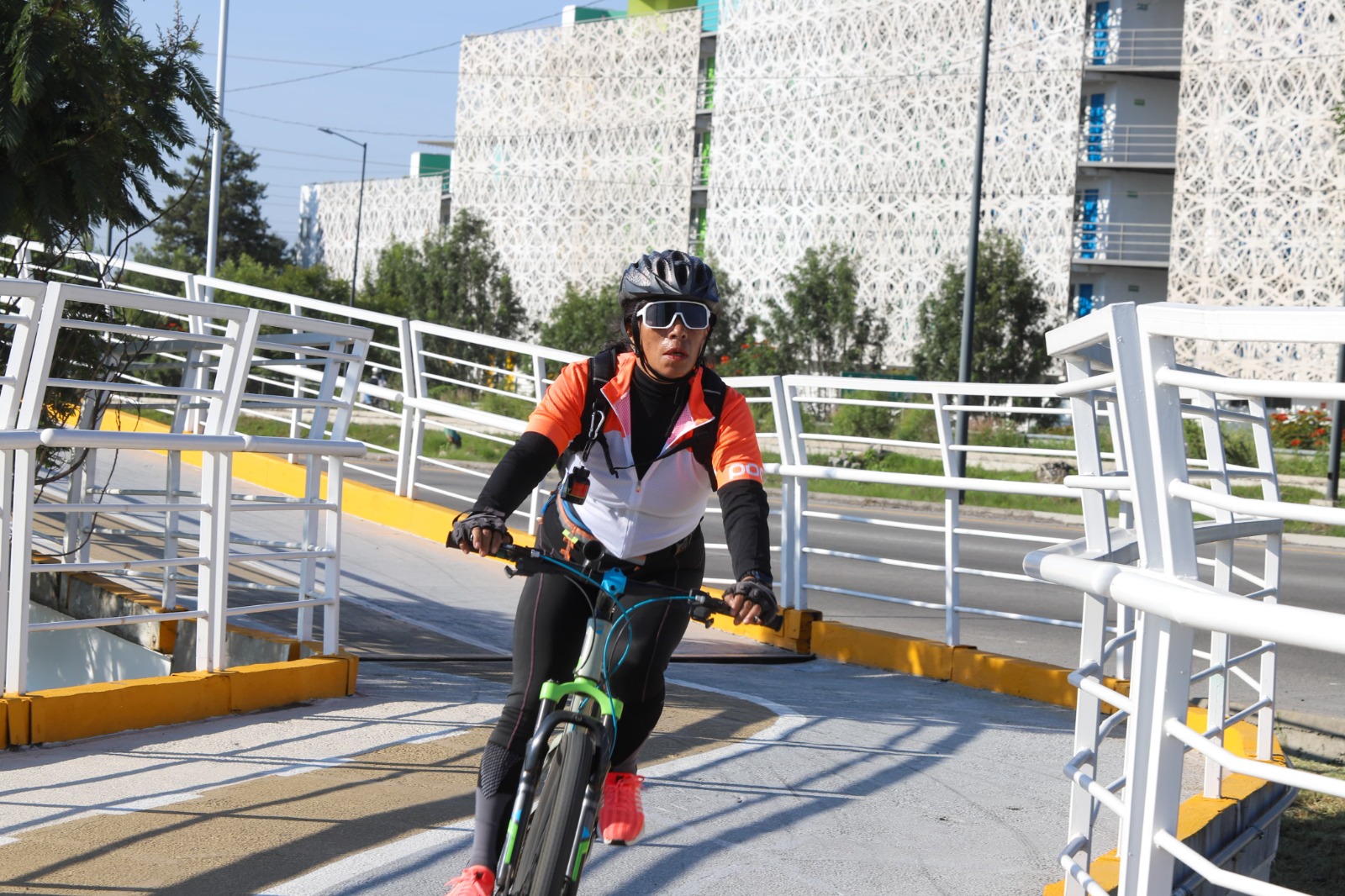Se puede maniobrar con la bicicleta