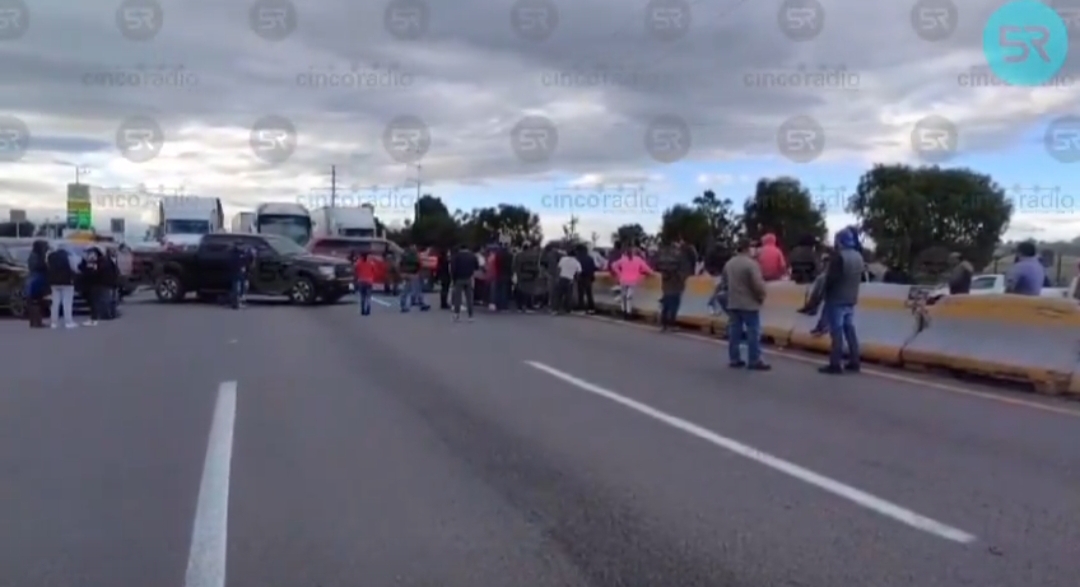 Cierre en San Martín Texmelucan por desaparición de menor
