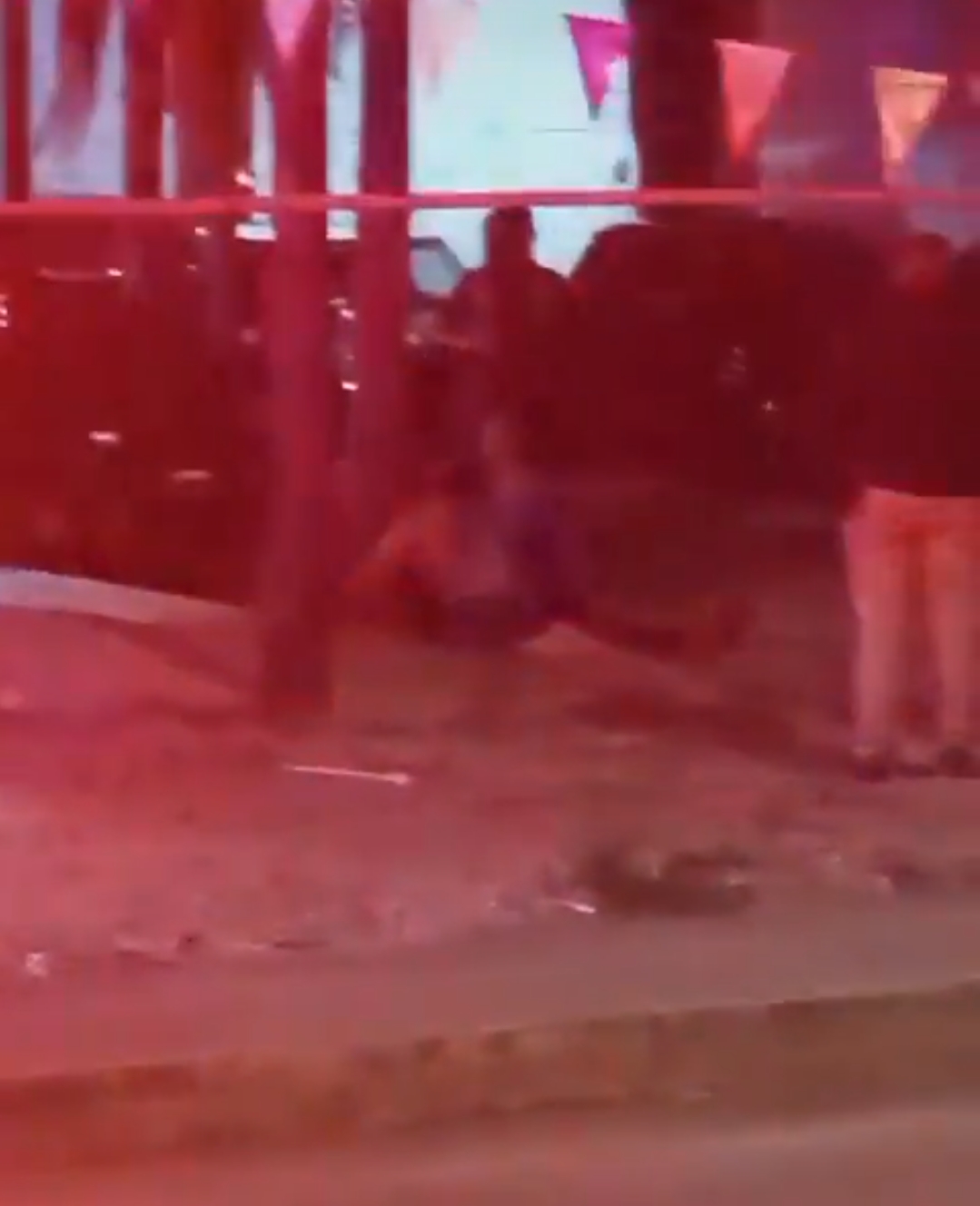 Llegaron familiares e identificaron al hombre quien cayó muerto