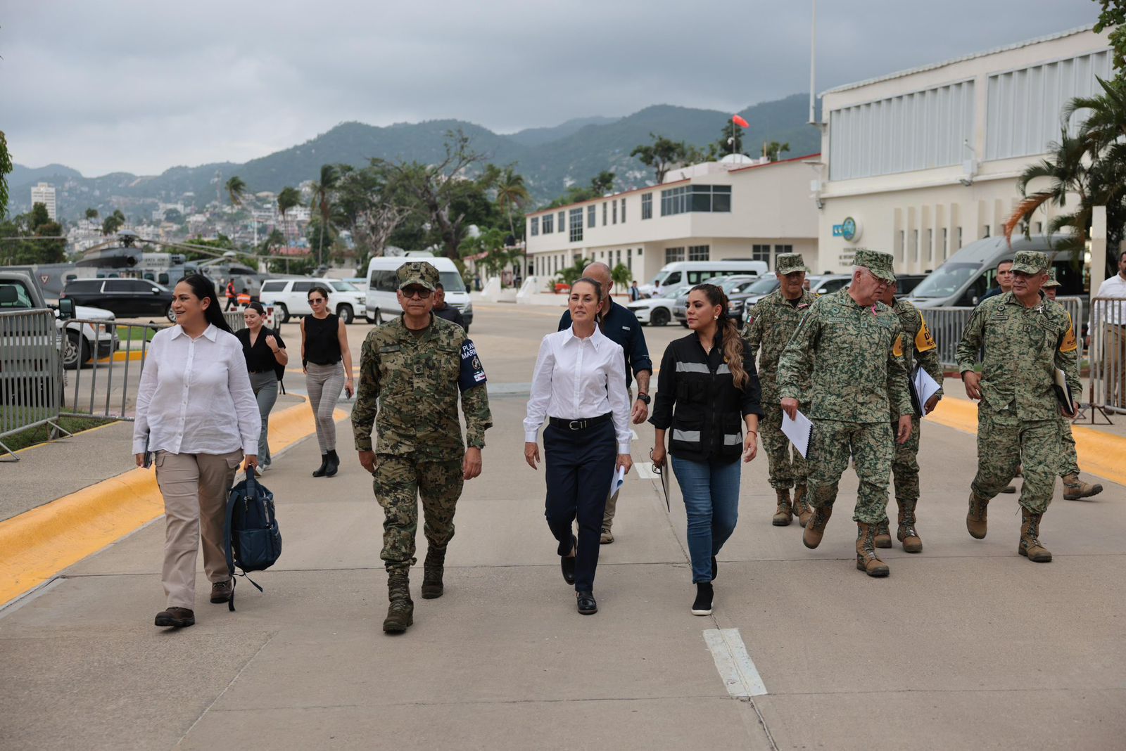 Cumplió con recorrido por zonas afectadas en Acapulco