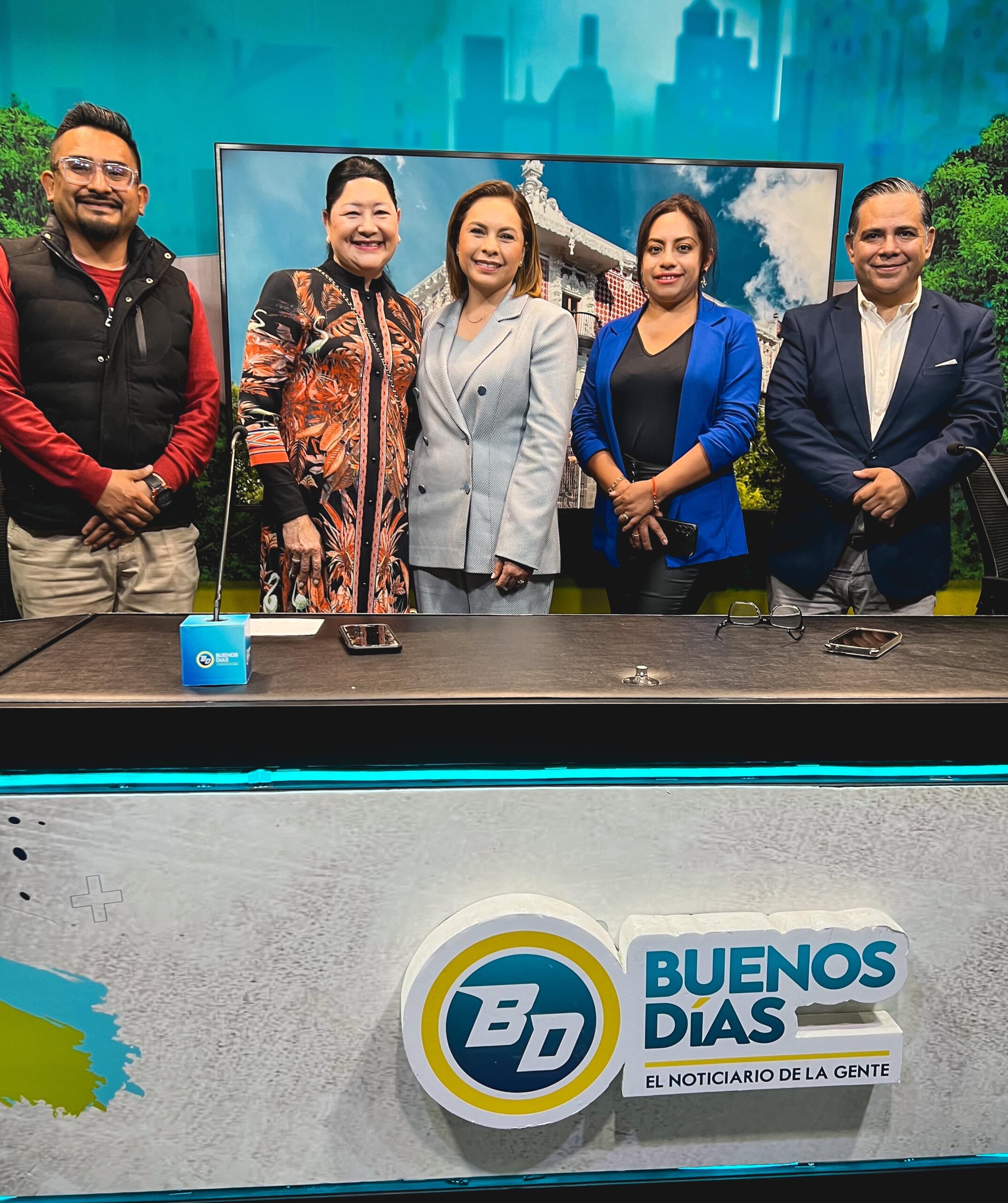 Con el Equipo de Buenos Días y la Presidenta de Cinco Radio