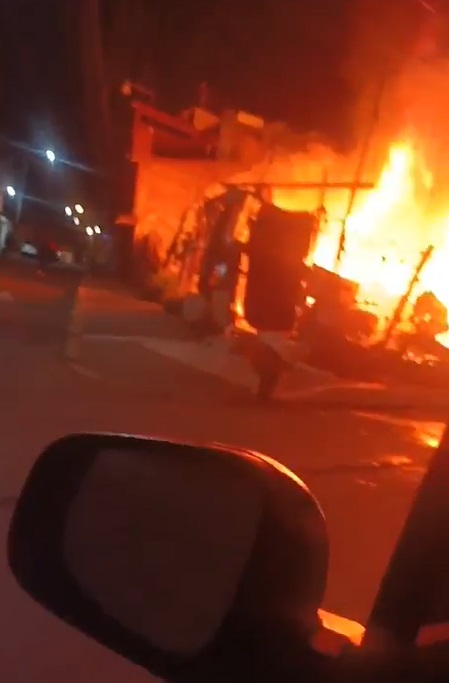 Fuego en la colonia El Salvador
