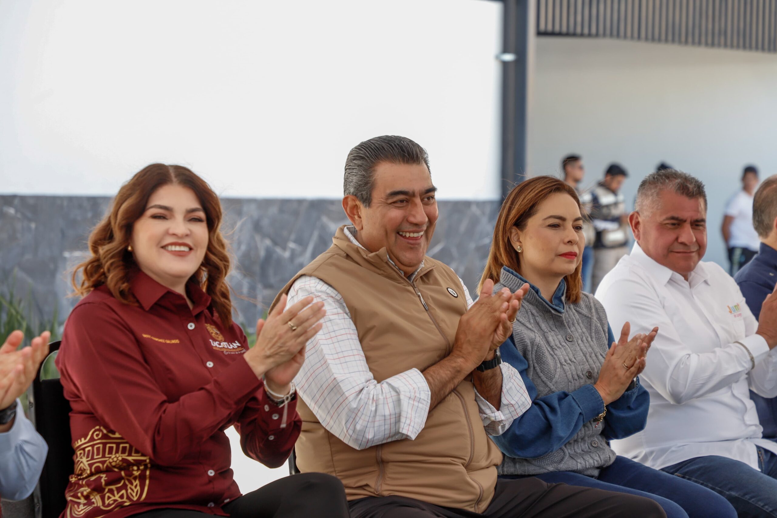 Gobernador en la entrega de obras