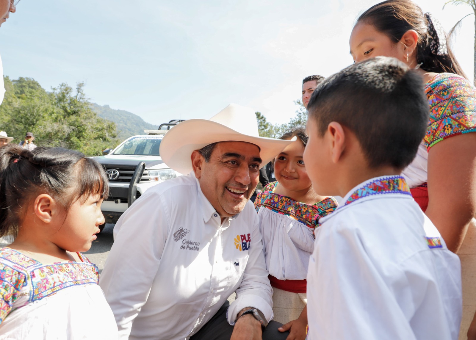 Atendiendo a los niños de la Sierra Norte