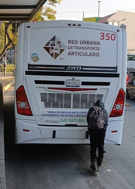 En el paradero Parque Juárez, Línea 3 sentido al centro