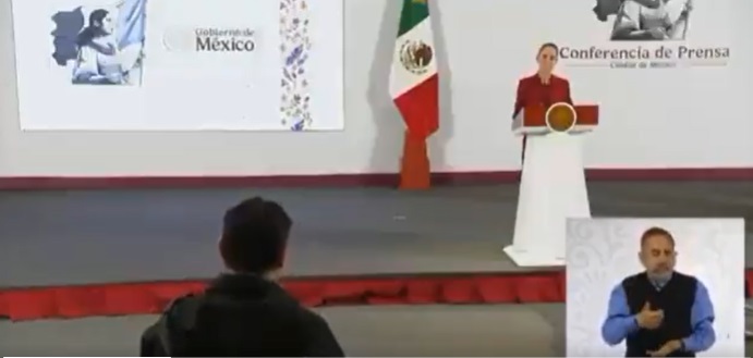 Momento en que Manuel Pedrero expone a la Presidenta el caso Paloma