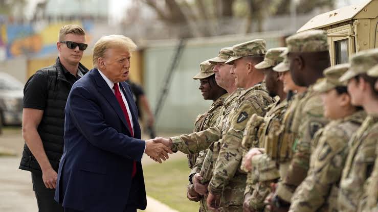 Presidente Trump y Ejército