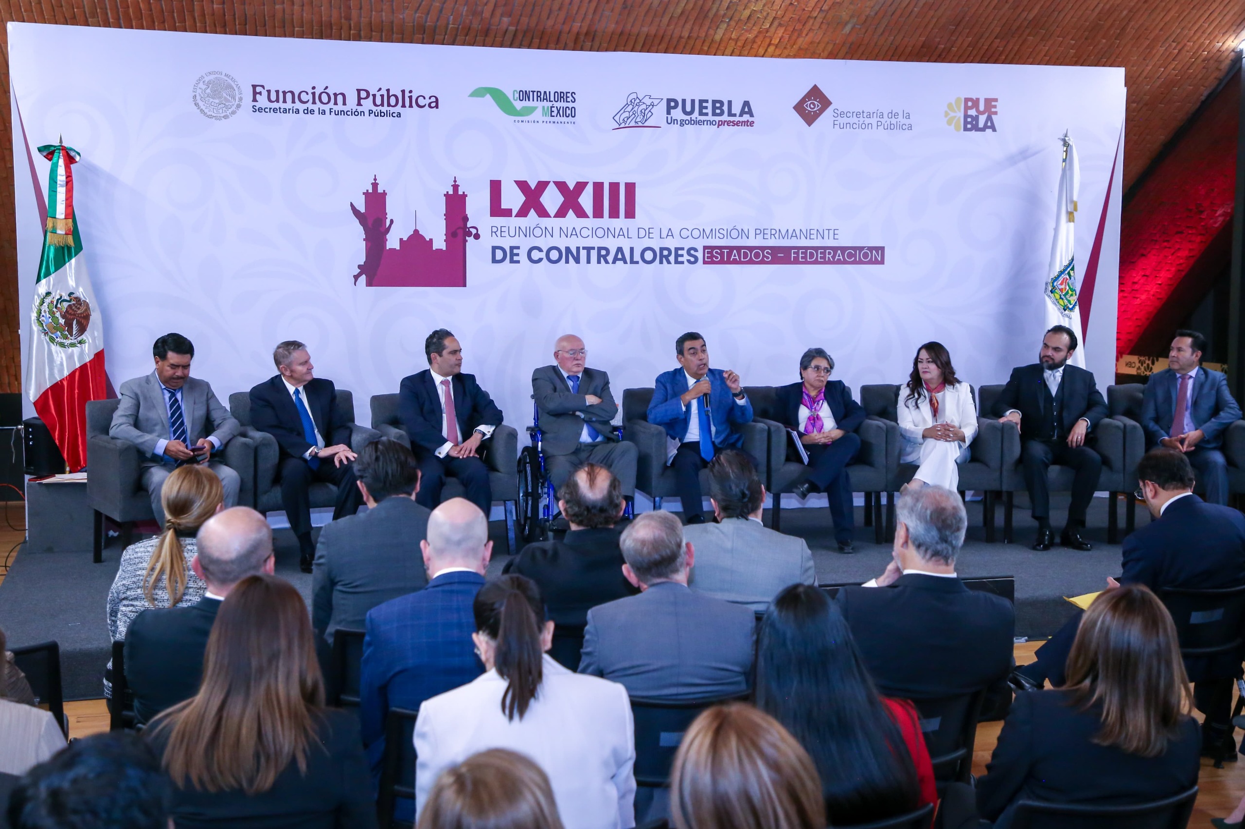 Reconocen el valor de las contralorías