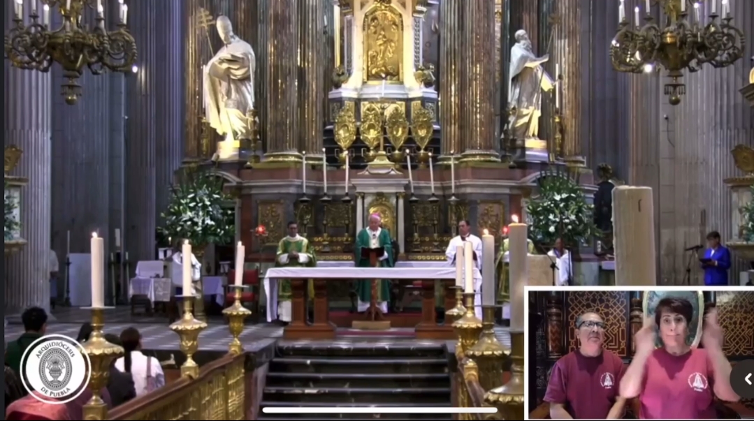 Domingo poblano de misa en catedral