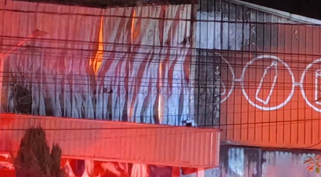 "Llamas vivas" al interior 