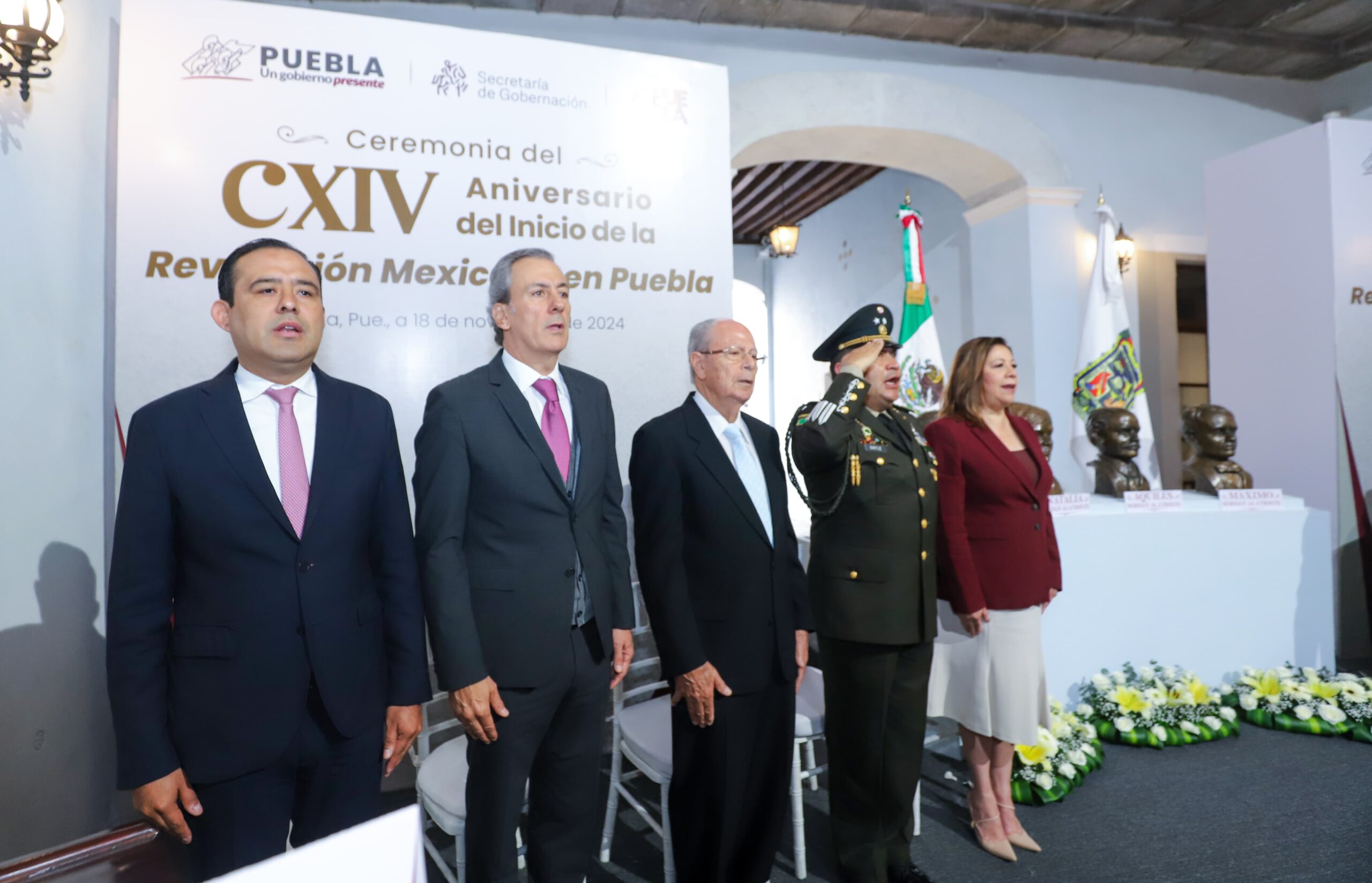 Diputado Eduardo Castillo (al inicio) Orador Oficial 