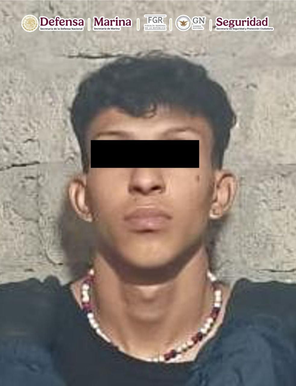 El que parece el líder tiene 27 años de edad