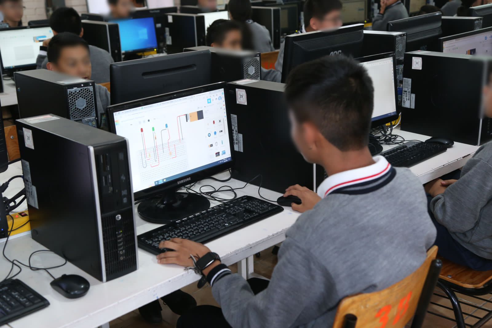 En vacaciones deberán mantenerse actualizados