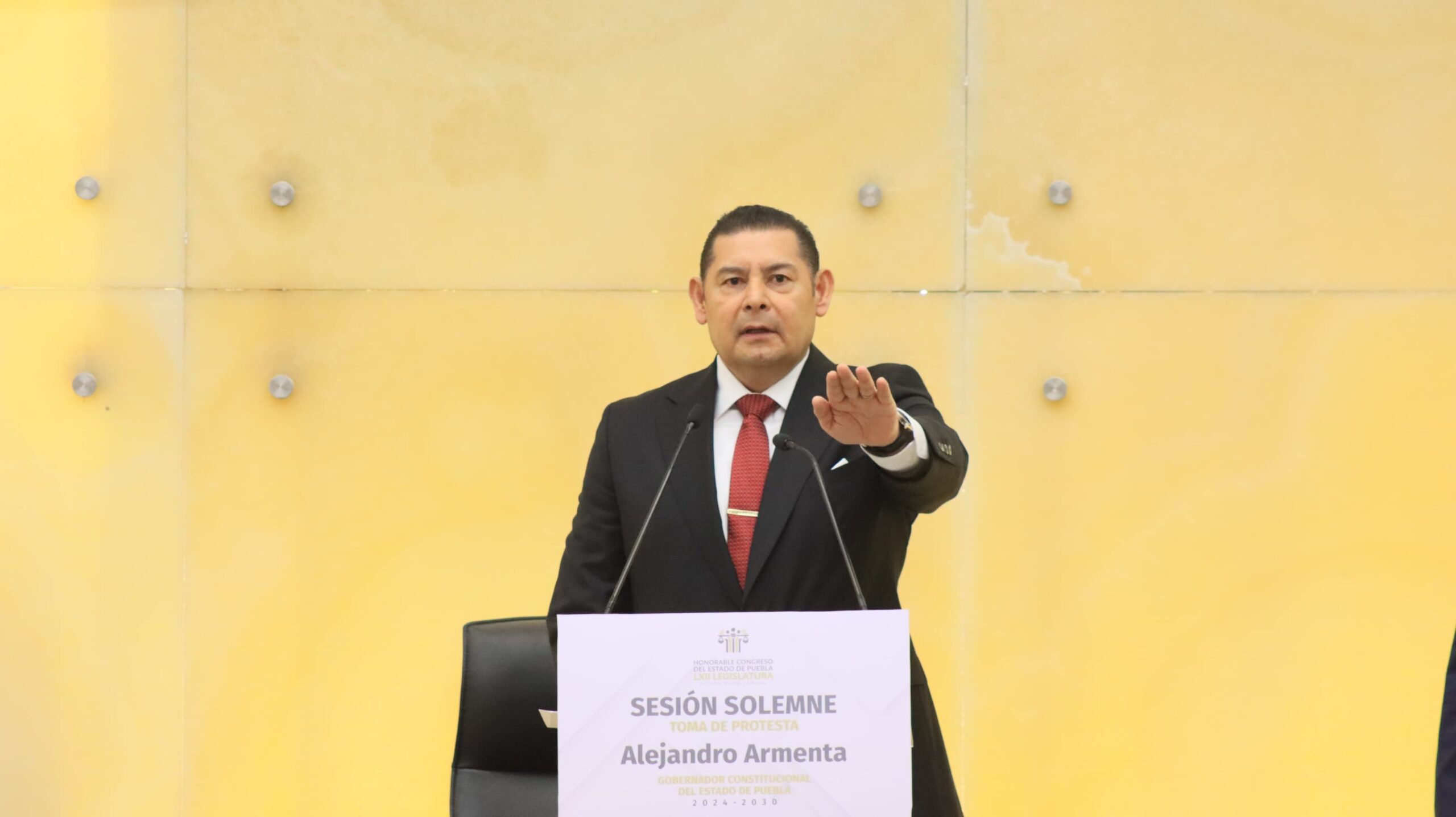 Compromiso ante legisladores