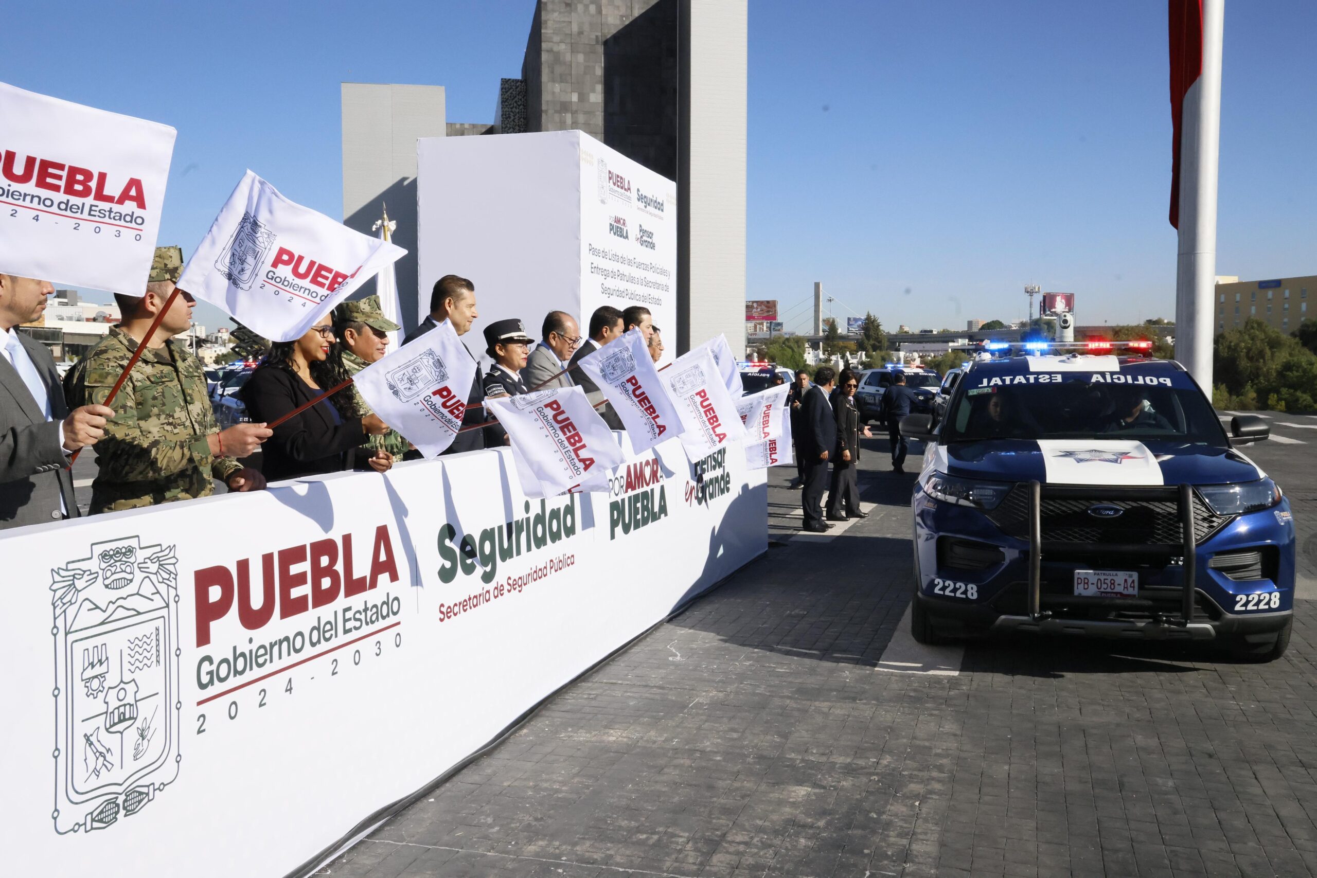 Banderazo a las nuevas patrullas