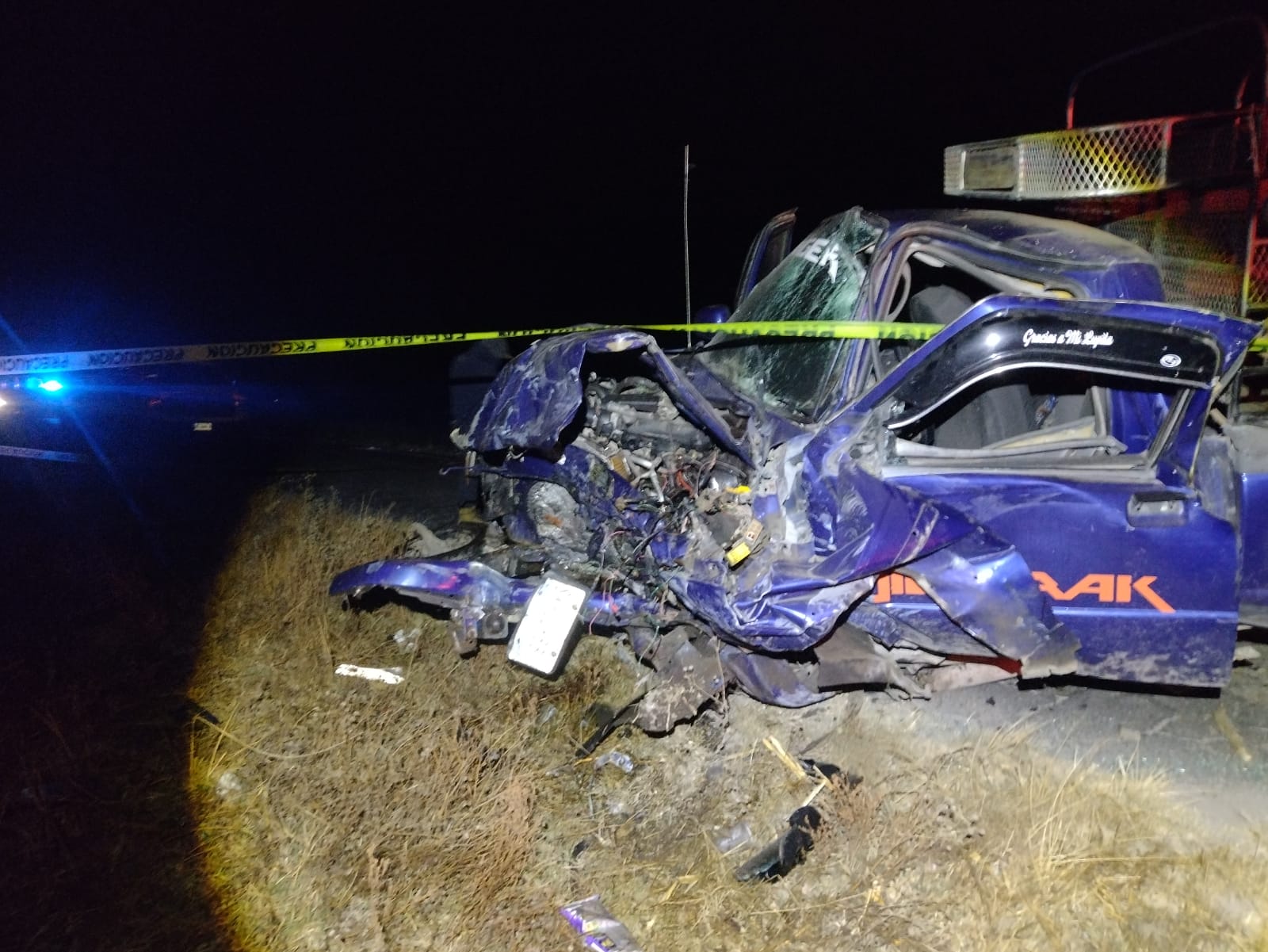 La otra camioneta también se redujo a chatarra