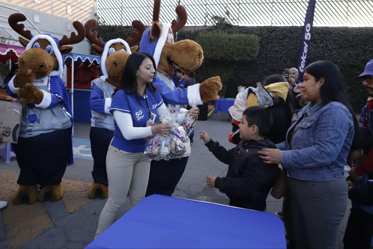 No podía faltar la mascota de Telcel
