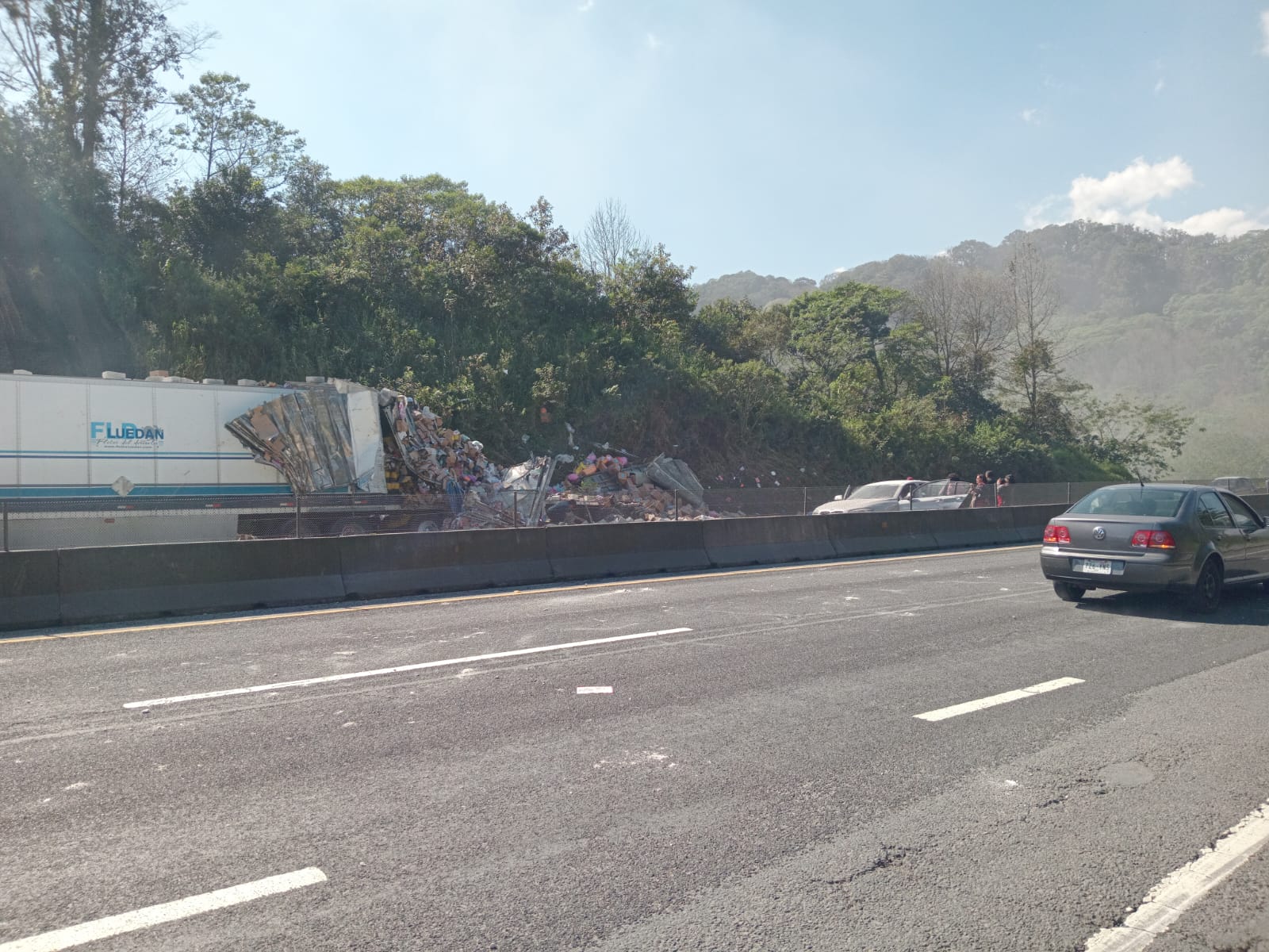 Tráiler entre escombros
