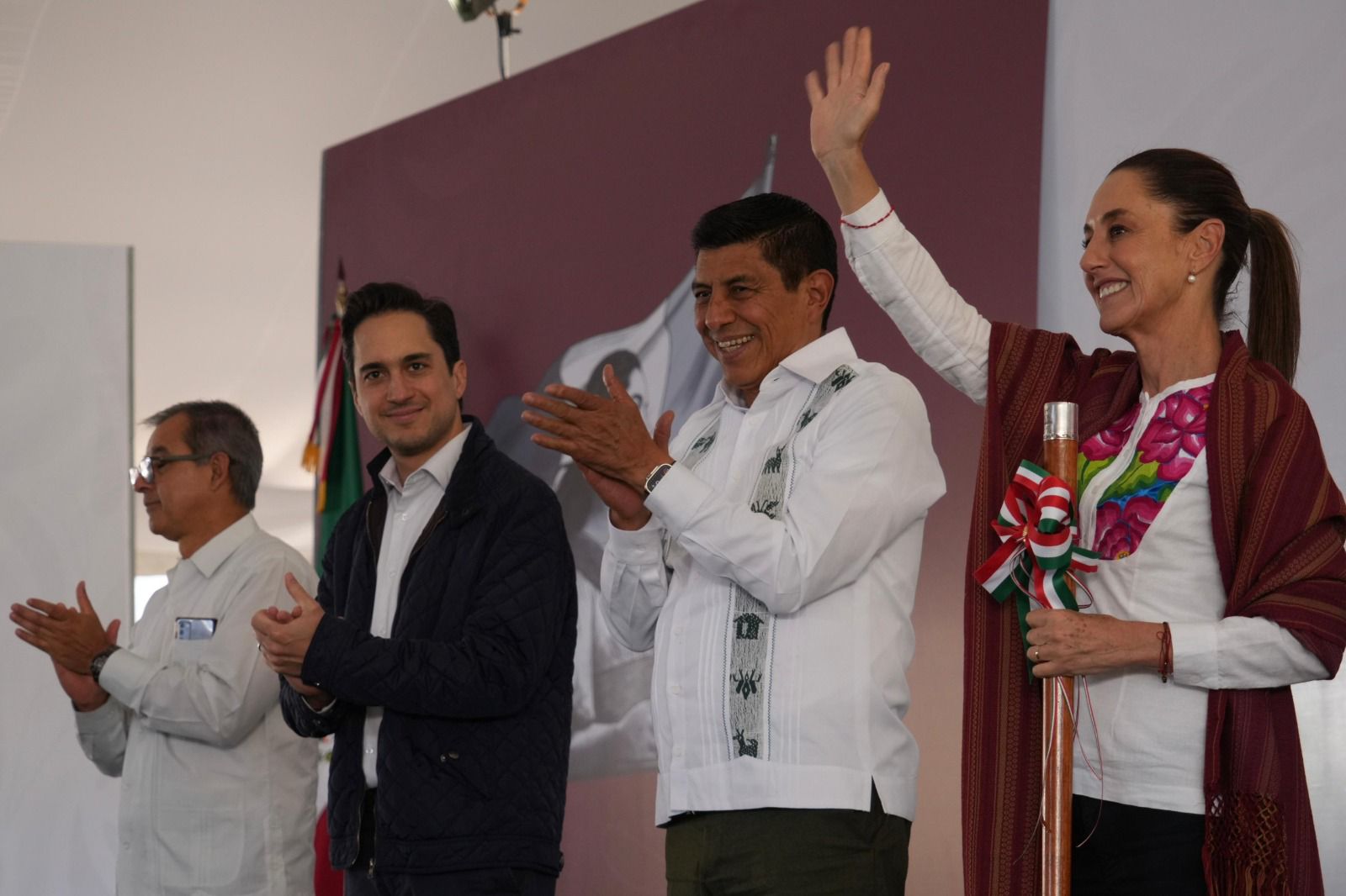 El Gobernador de Oaxaca pendiente de la importante obra