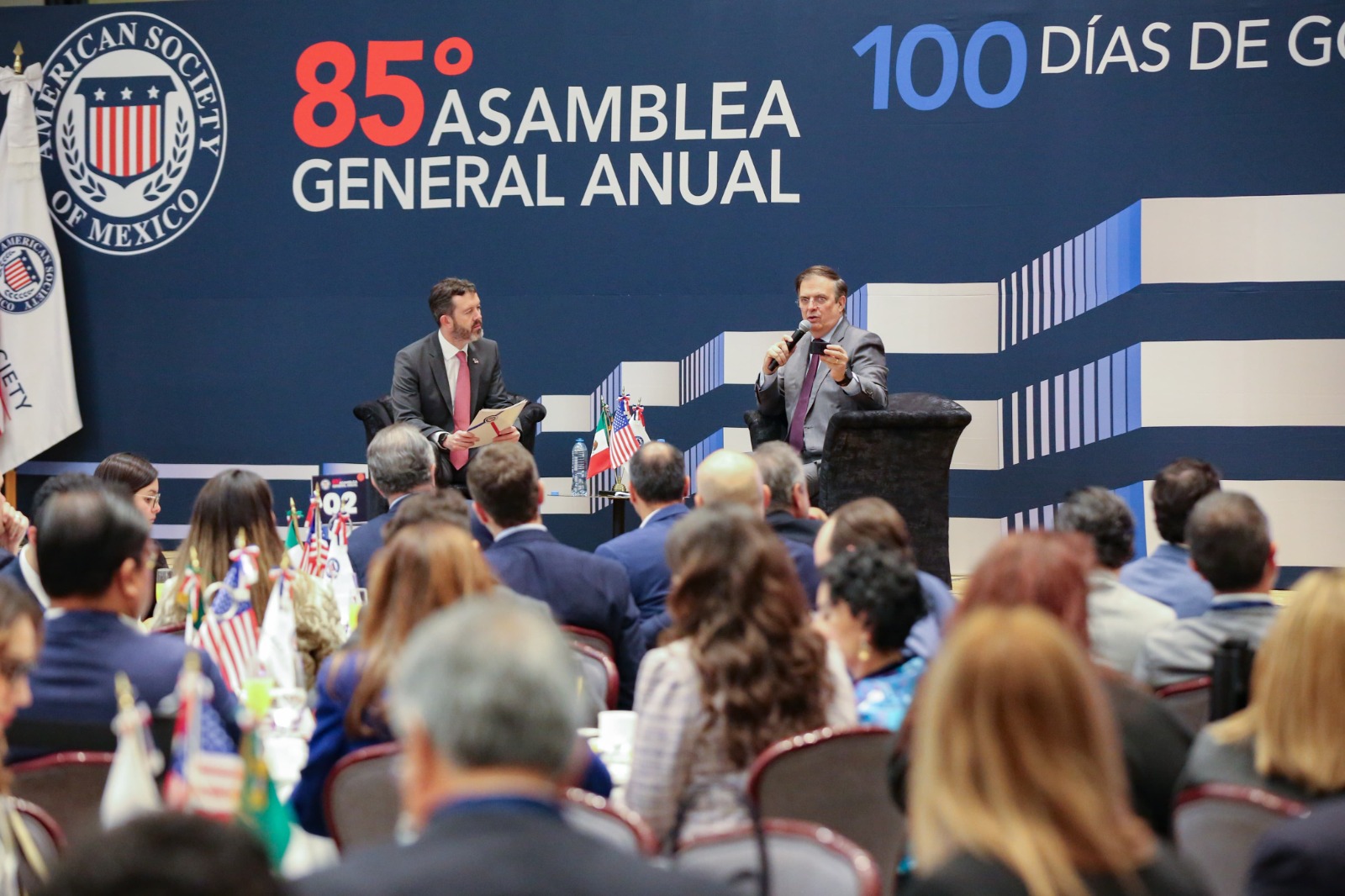 Marcelo Ebrard en foro internacional