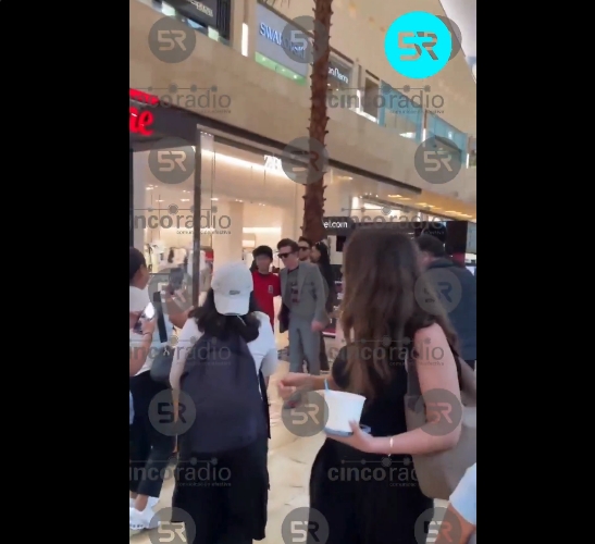 Drake Bell fue captado en Angelópolis antes de su show en la Feria de Puebla 2025. Fans se alistan para su presentación este miércoles.