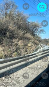 Accidente en el Periférico Ecológico deja vehículo incendiado y conductor prófugo